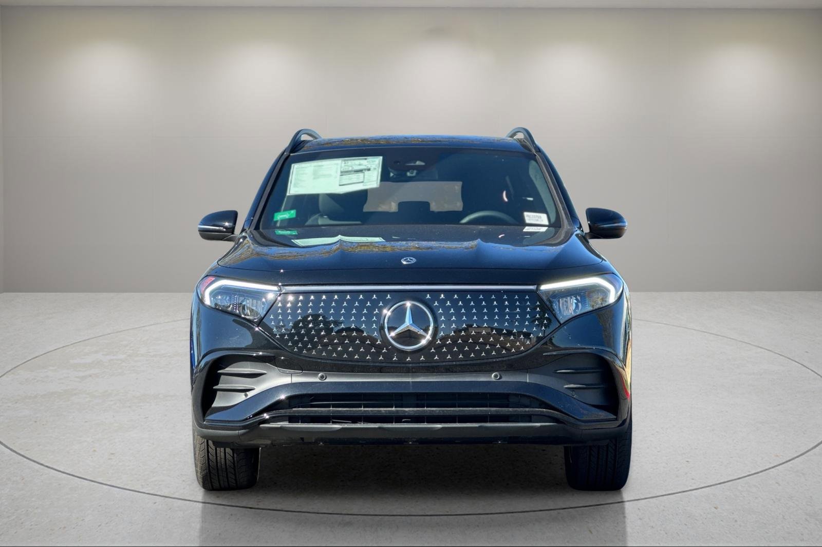 Used 2024 Mercedes-Benz EQB 300 4MATIC image 9