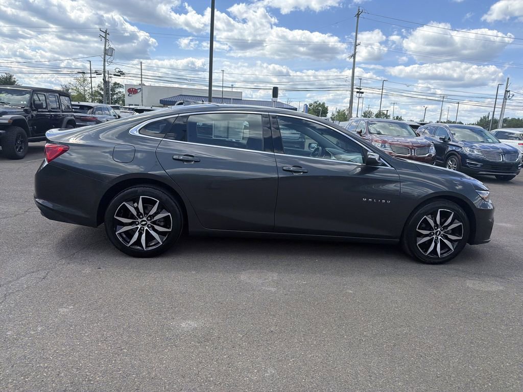 Used 2017 Chevrolet Malibu LT w/ Driver Confidence Package FWD image 6