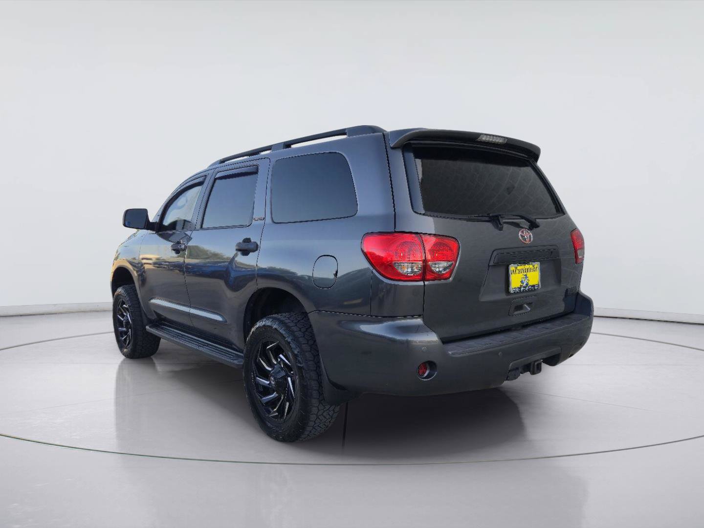 Used 2015 Toyota Sequoia Limited RWD image 3