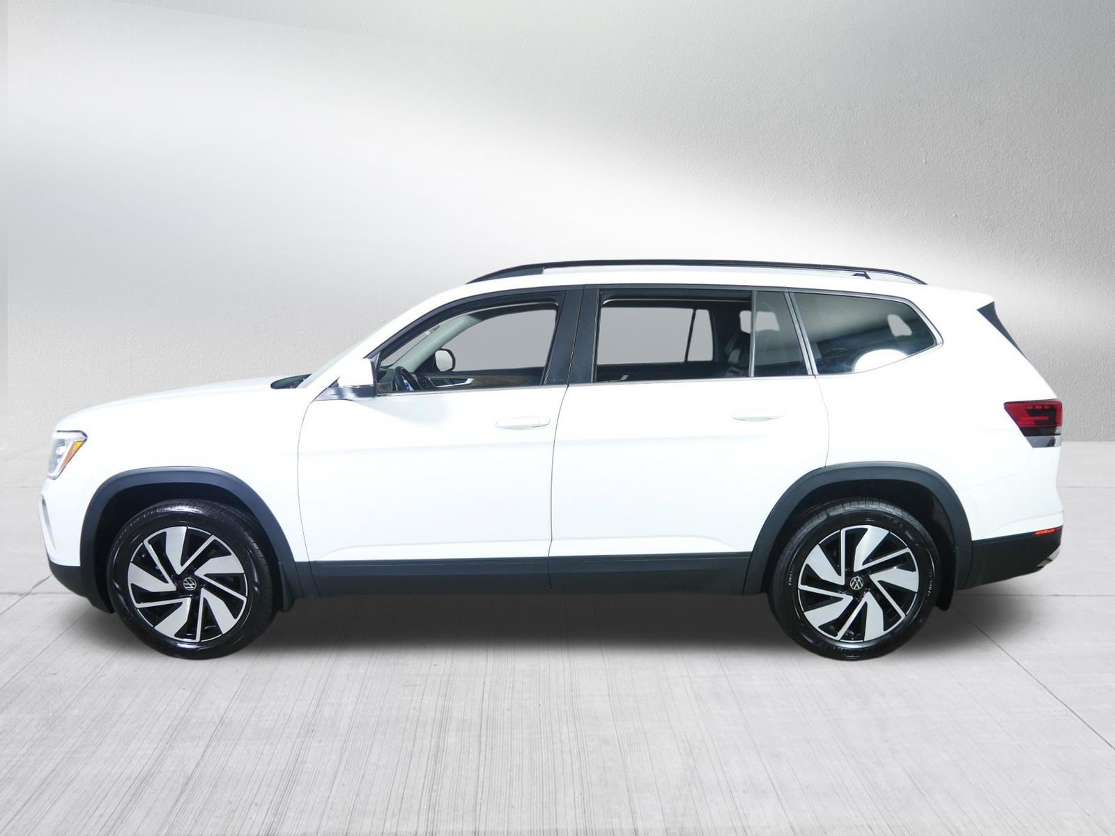 Used 2025 Volkswagen Atlas SE AWD/4WD image 4