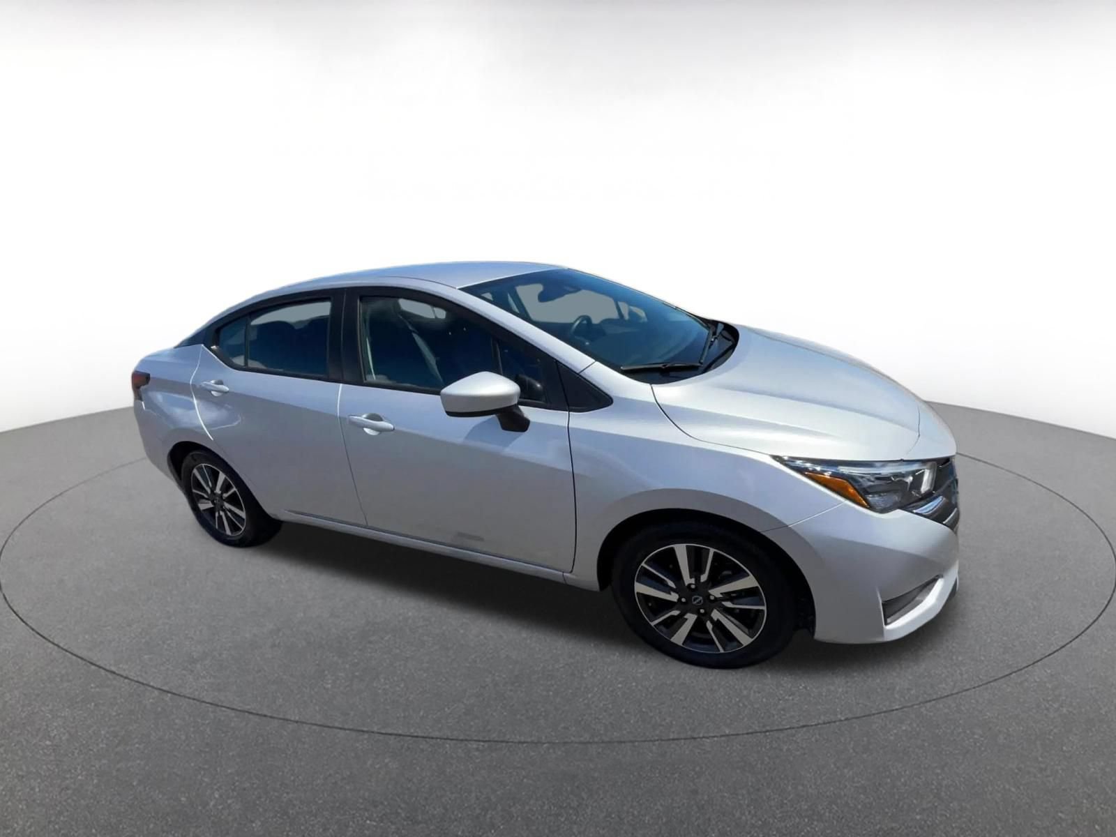 Used 2025 Nissan Versa SV FWD image 2