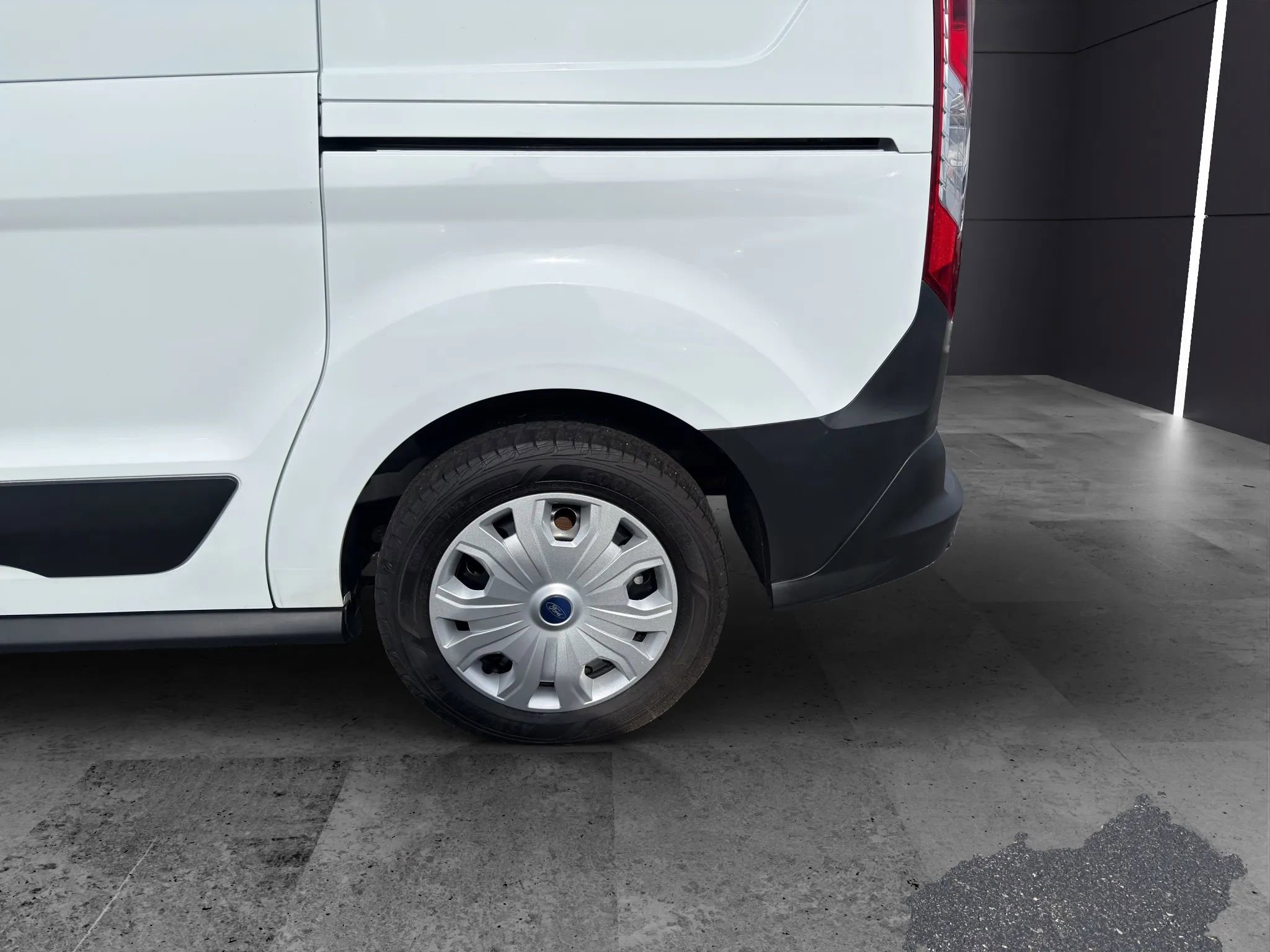 Used 2020 Ford Transit Connect XL image 23