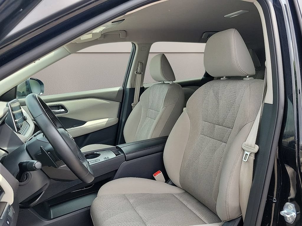 Used 2025 Nissan Rogue SV FWD image 11