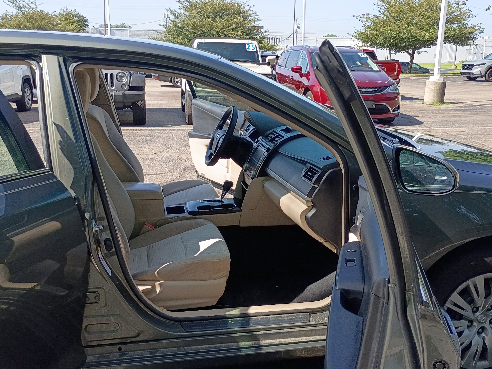 Used 2014 Toyota Camry FWD image 15