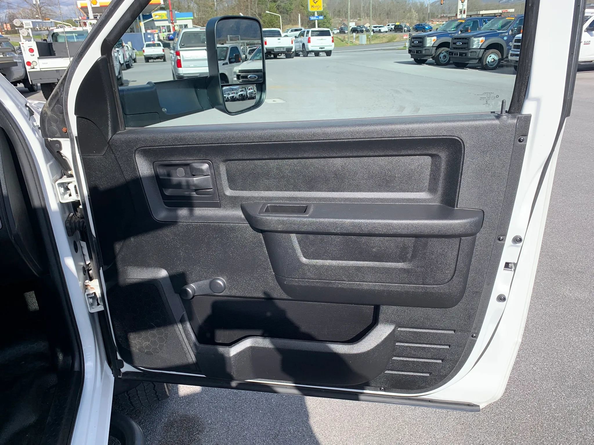 Used 2014 RAM 5500 Tradesman RWD image 22
