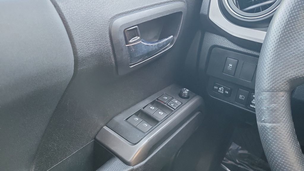 Used 2021 Toyota Tacoma TRD Sport image 19