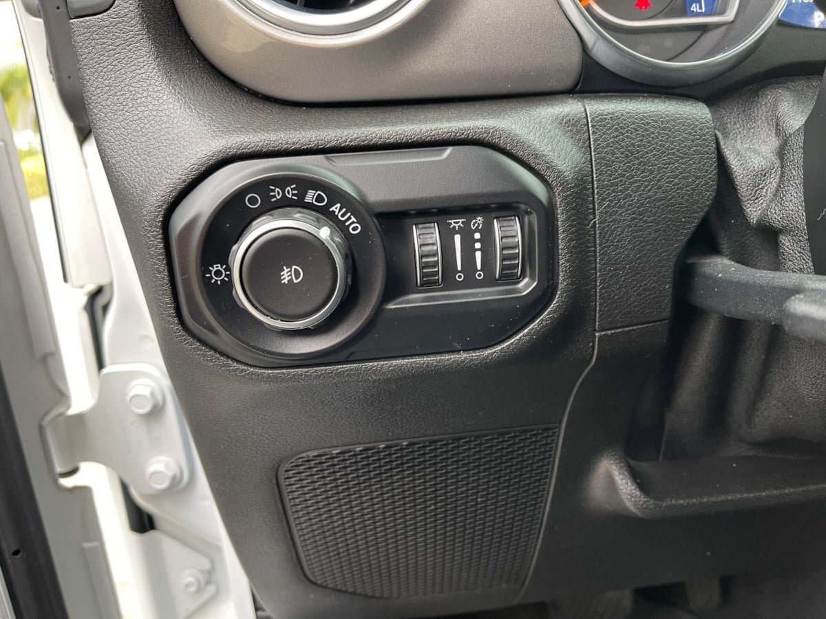 Used 2019 Jeep Wrangler Unlimited Sahara AWD/4WD image 28