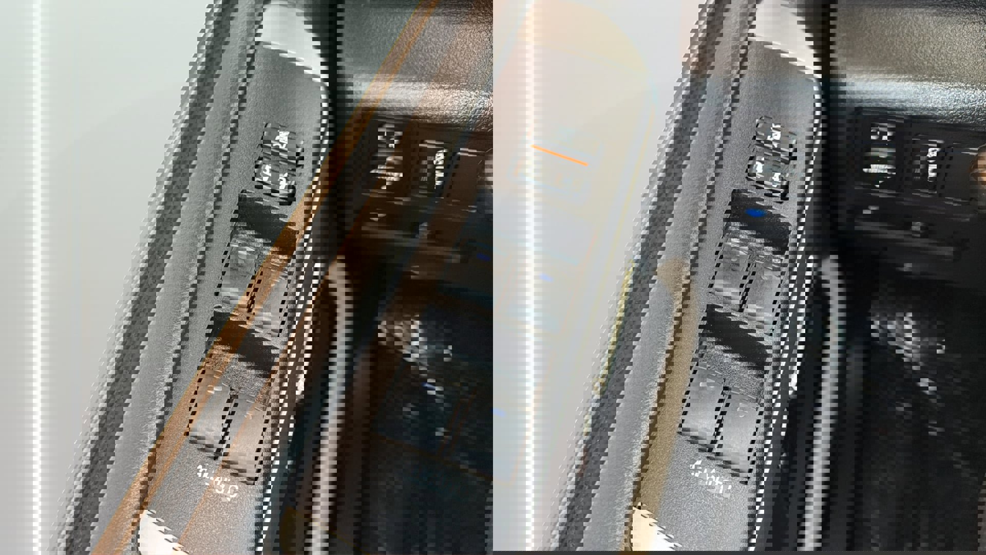 Used 2018 Toyota 4Runner SR5 AWD/4WD image 18