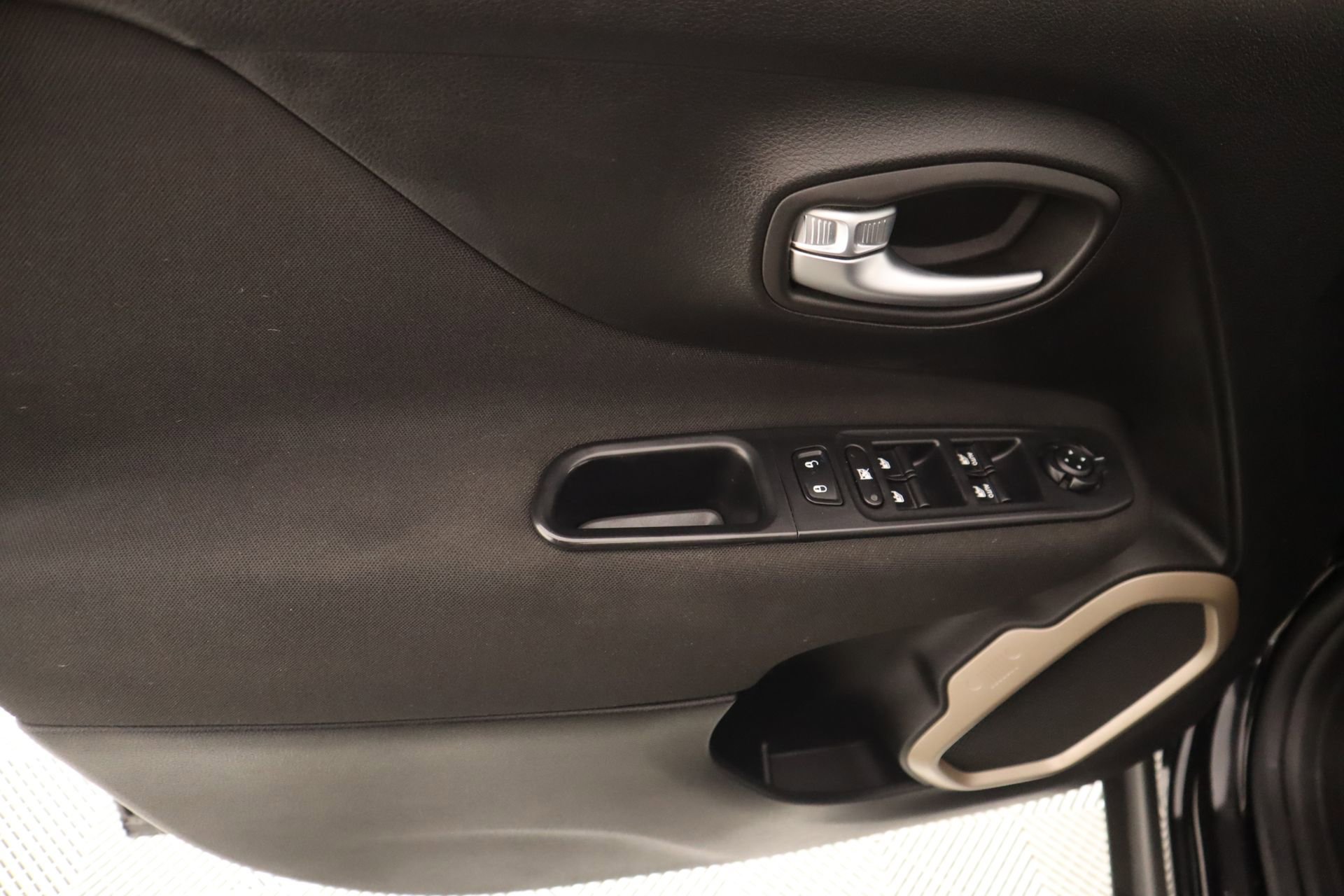 Used 2016 Jeep Renegade Sport w/ Power & Air Group image 13