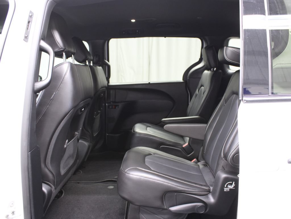 Used 2024 Chrysler Pacifica Touring-L w/ S Appearance Package AWD/4WD image 17
