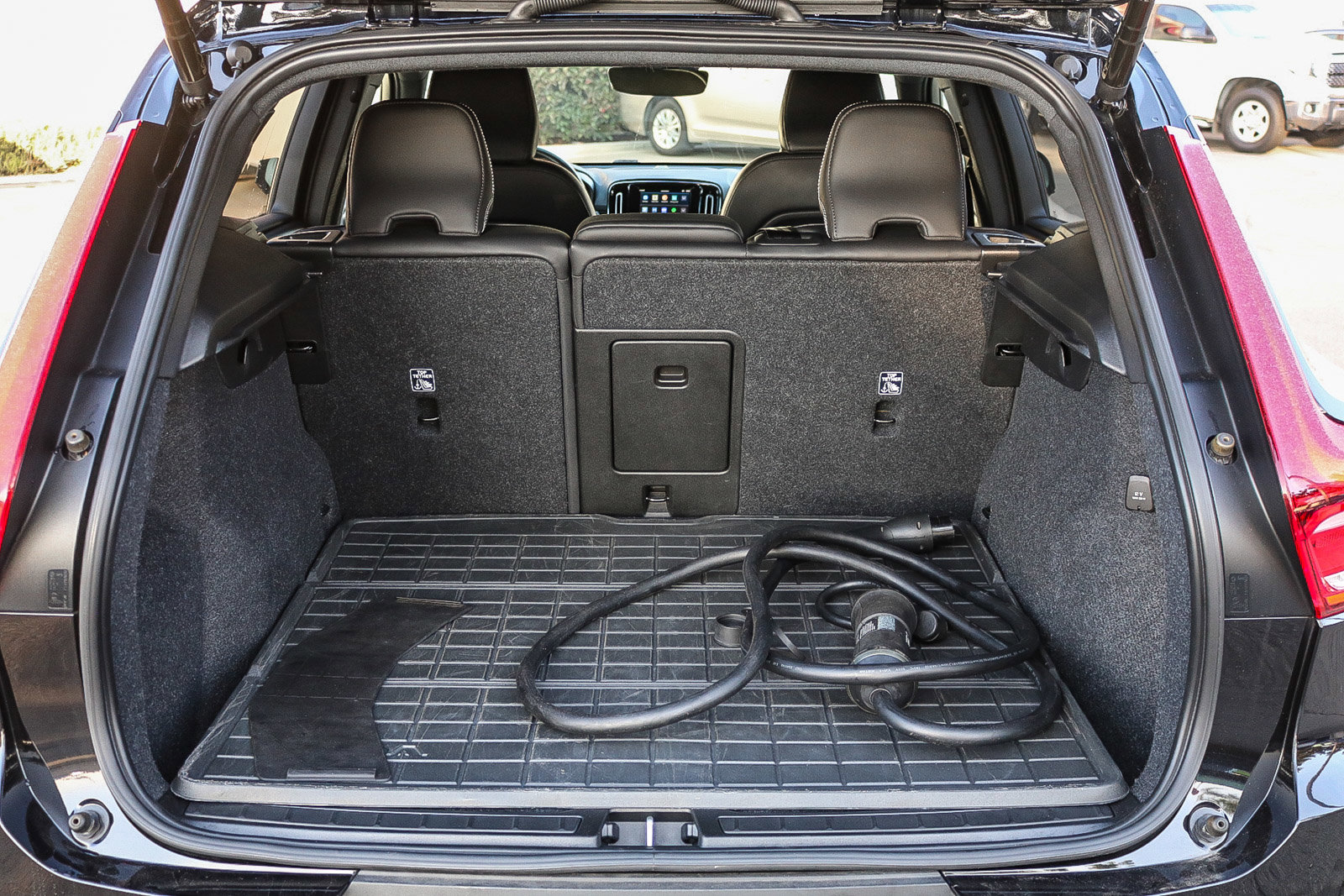 Used 2021 Volvo XC40 P8 Recharge w/ Advanced Package image 25