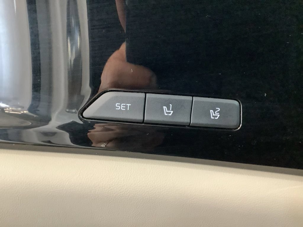 Certified 2024 Kia Carnival SX FWD image 20