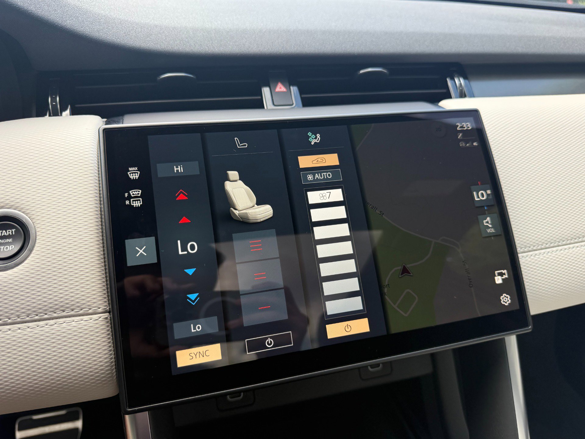 Used 2024 Land Rover Discovery Sport Dynamic SE image 32