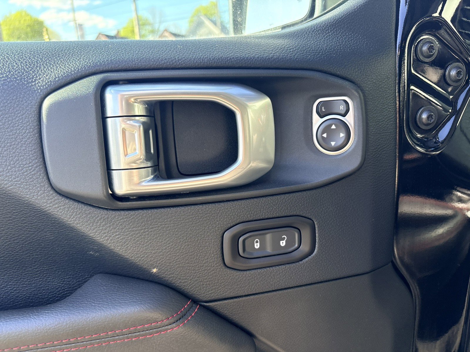 Used 2019 Jeep Wrangler Unlimited Rubicon AWD/4WD image 13
