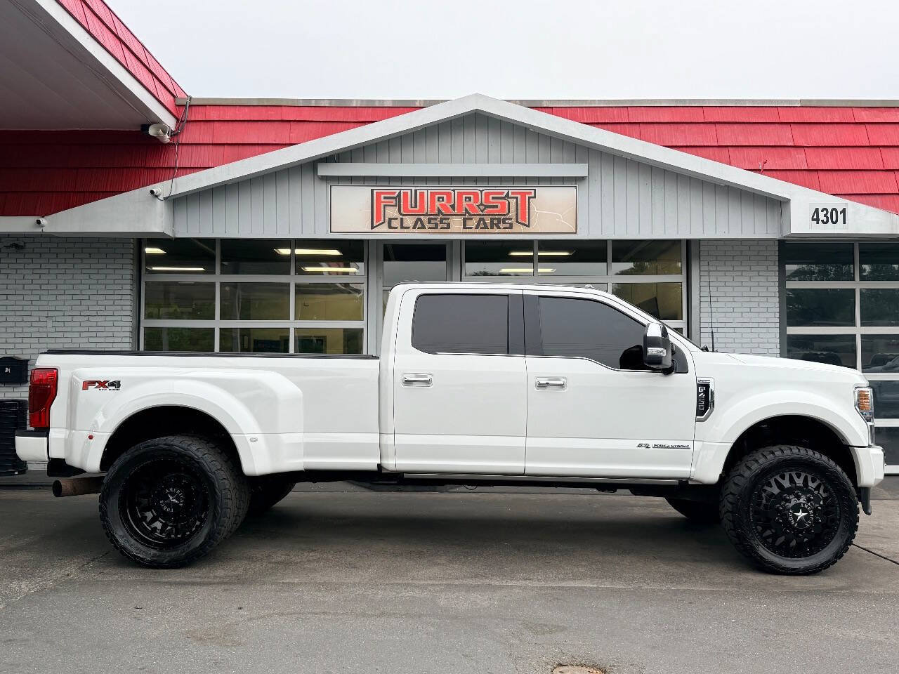 Used 2022 Ford F450 Platinum w/ FX4 Off-Road Package AWD/4WD image 2