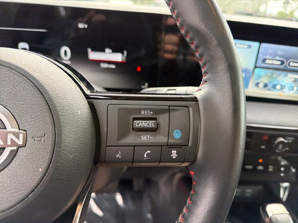Used 2025 Nissan Kicks SR w/ SR Premium Package FWD image 23