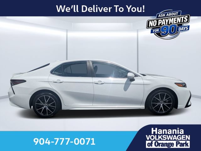 Used 2023 Toyota Camry SE FWD image 2