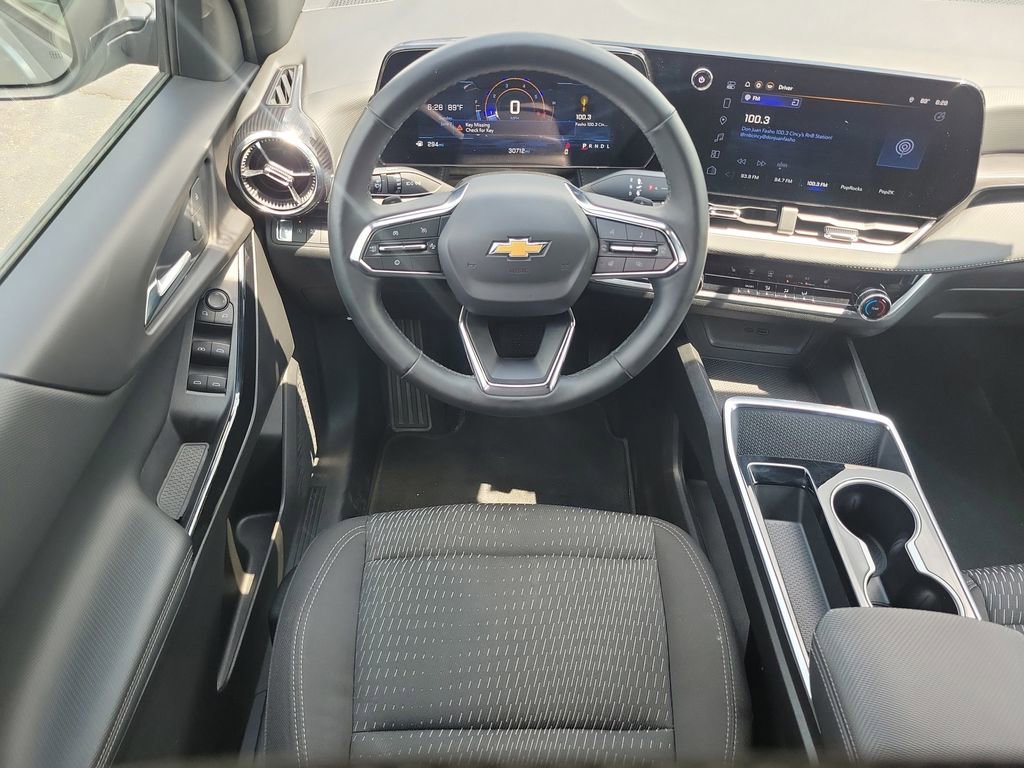 Used 2025 Chevrolet Equinox LT FWD image 12