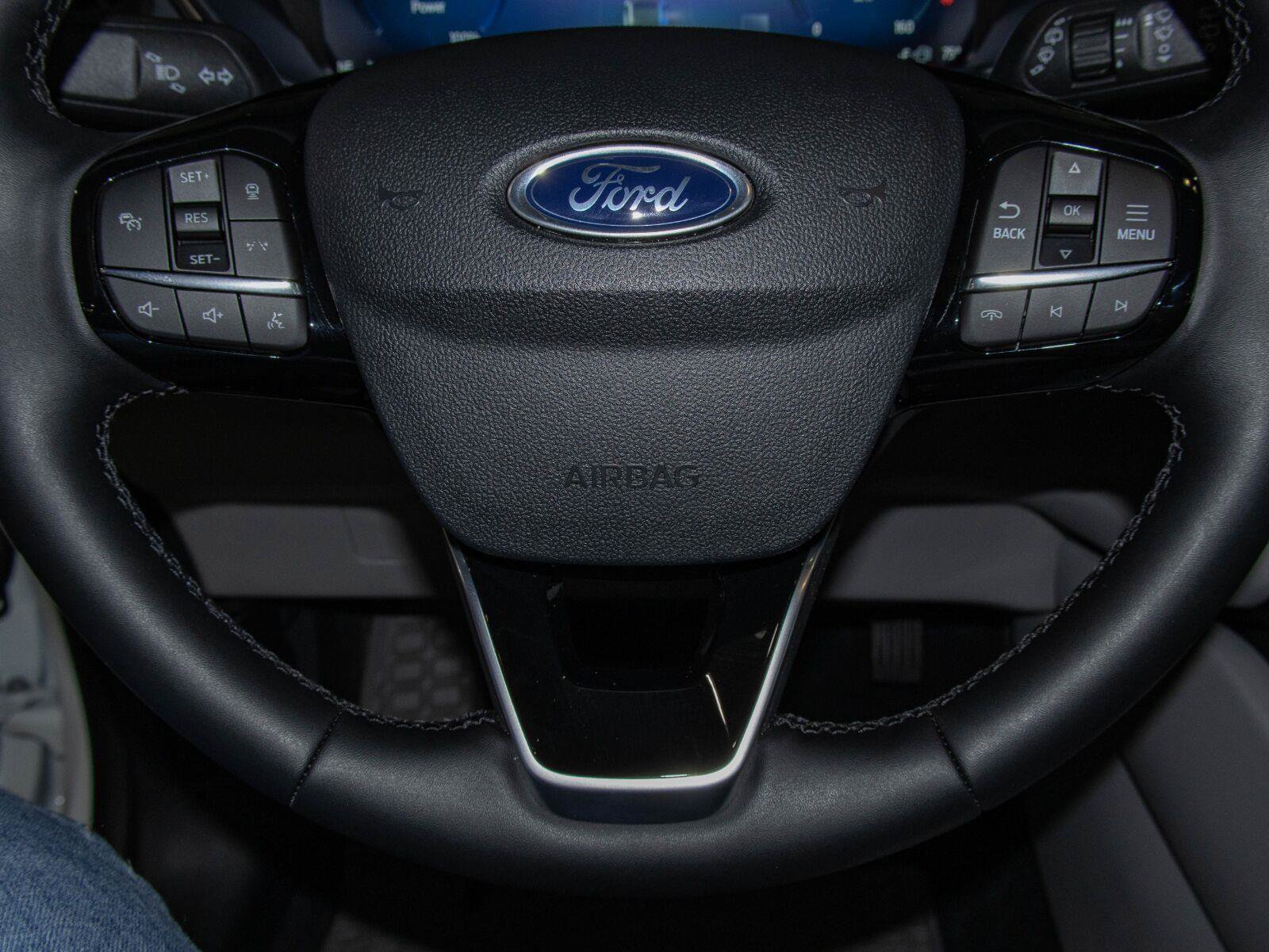 Used 2026 Ford Escape Platinum w/ Premium Technology Package AWD/4WD image 12