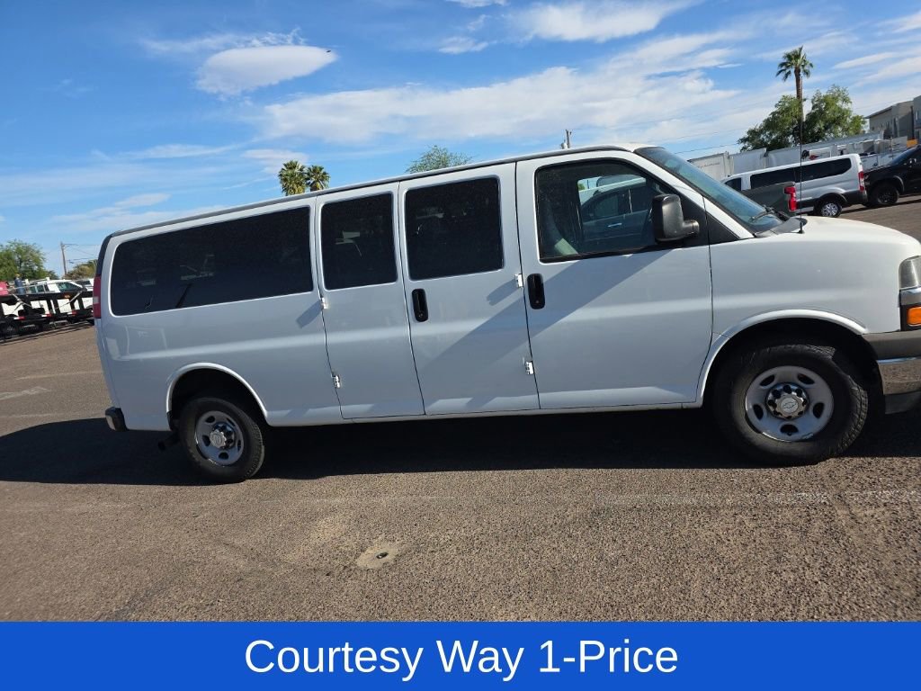Used 2017 Chevrolet Express 3500 LT w/ LT Preferred Equipment Group RWD image 4