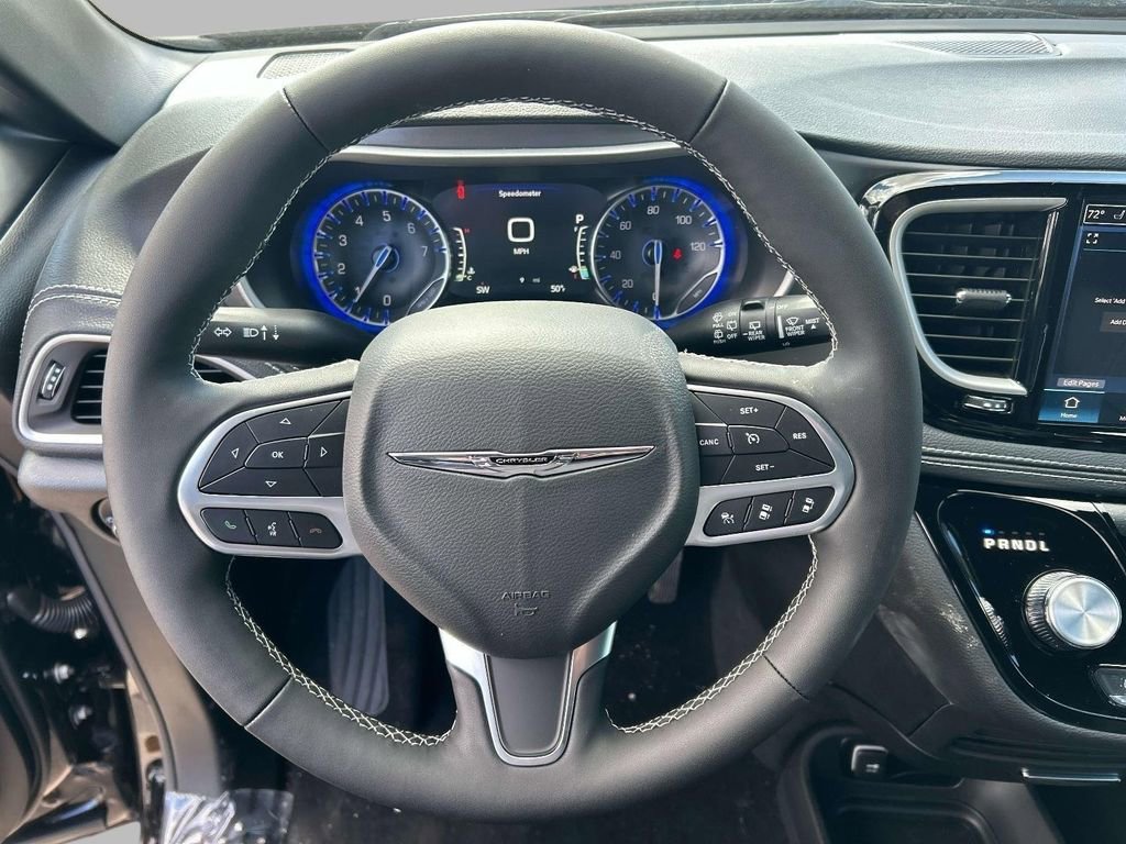 New 2026 Chrysler Pacifica Select AWD/4WD image 10