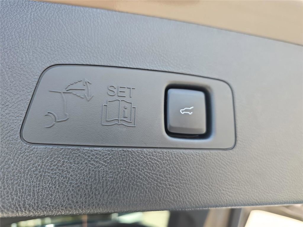 Used 2025 Lincoln Corsair FWD w/ Equipment Group 101A image 27