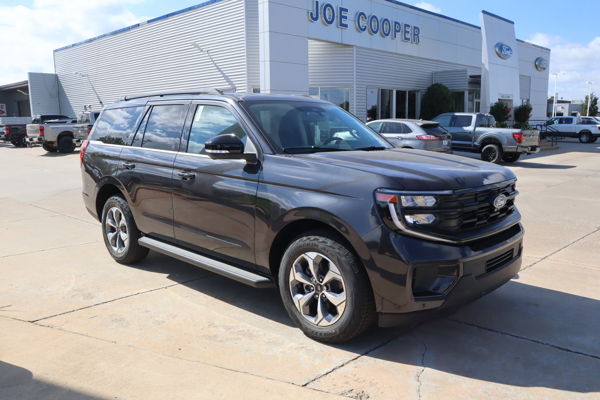 New 2027 Ford Expedition Active AWD/4WD image 1