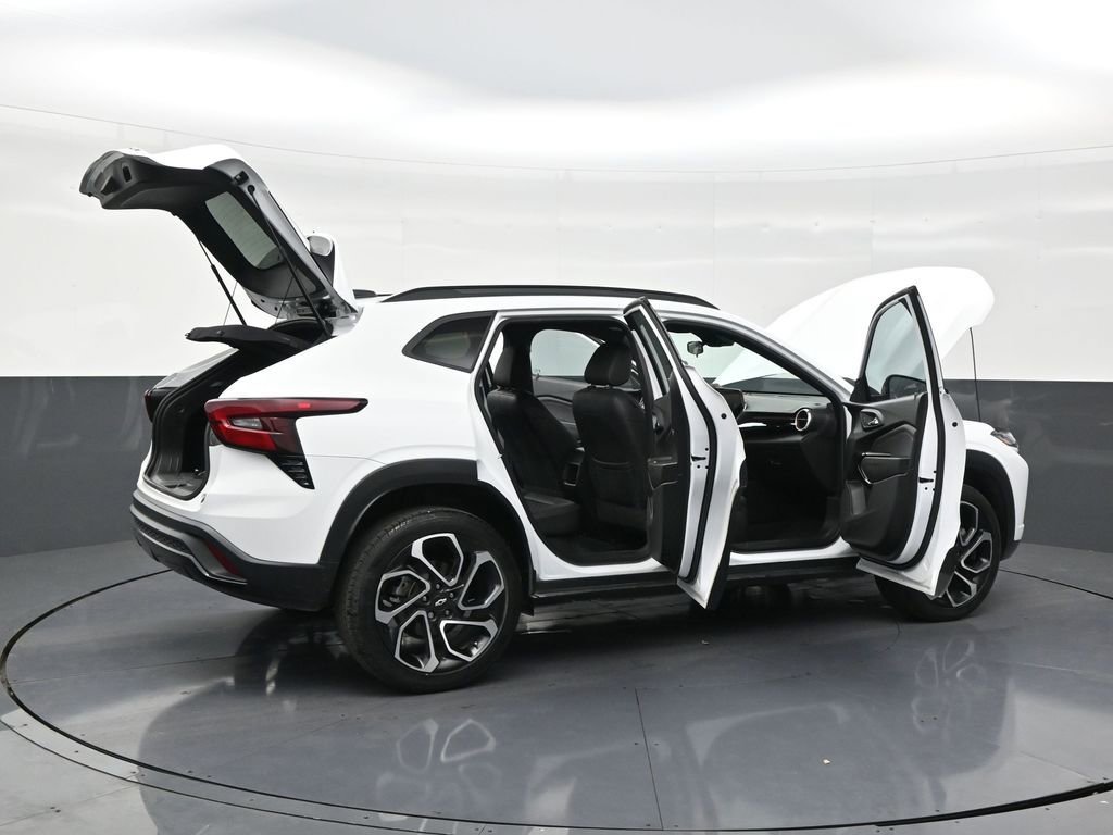 Used 2024 Chevrolet Trax RS image 28
