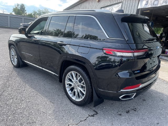 Used 2023 Jeep Grand Cherokee Summit AWD/4WD image 5