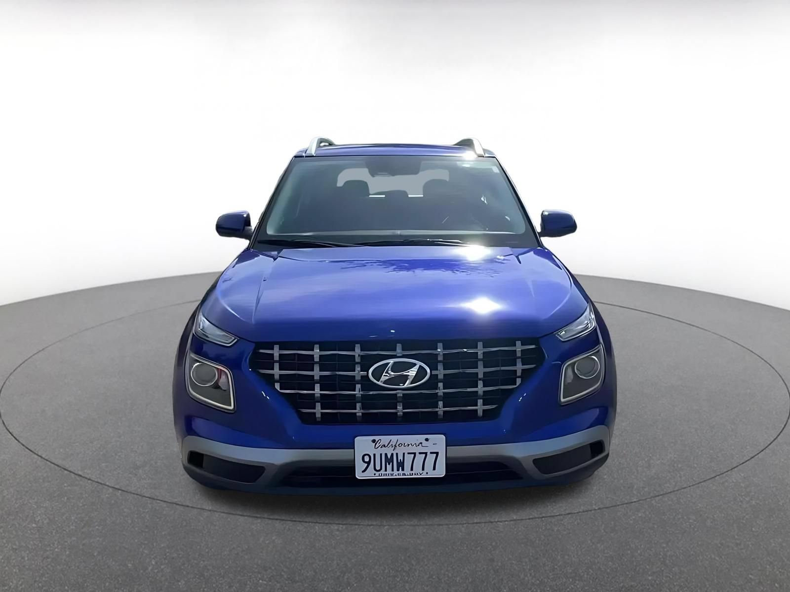 Used 2025 Hyundai Venue SEL FWD image 4