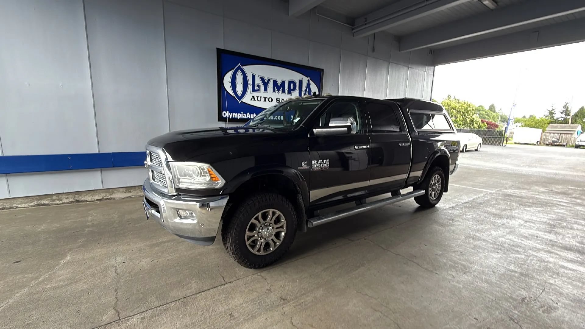 Used 2017 RAM 3500 Laramie w/ Snow Chief Group AWD/4WD image 3