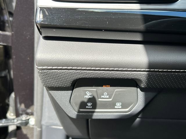 Certified 2025 Volkswagen Atlas Cross Sport SE image 12