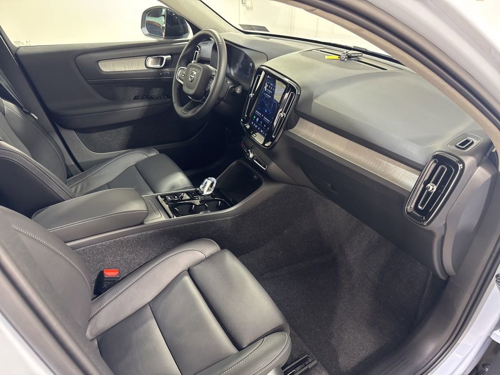Used 2026 Volvo XC40 B5 Plus w/ Protection Package Premier AWD/4WD image 27