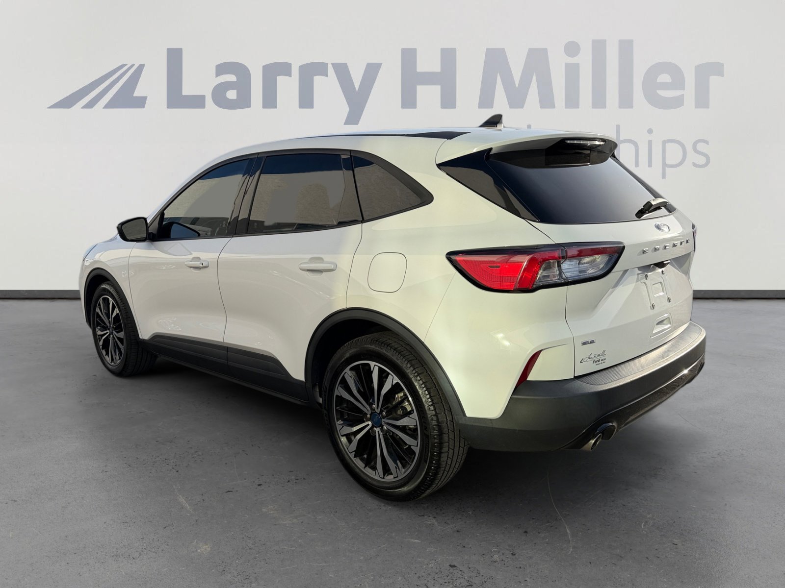 Certified 2021 Ford Escape SE w/ SE Sport Appearance Package FWD image 3