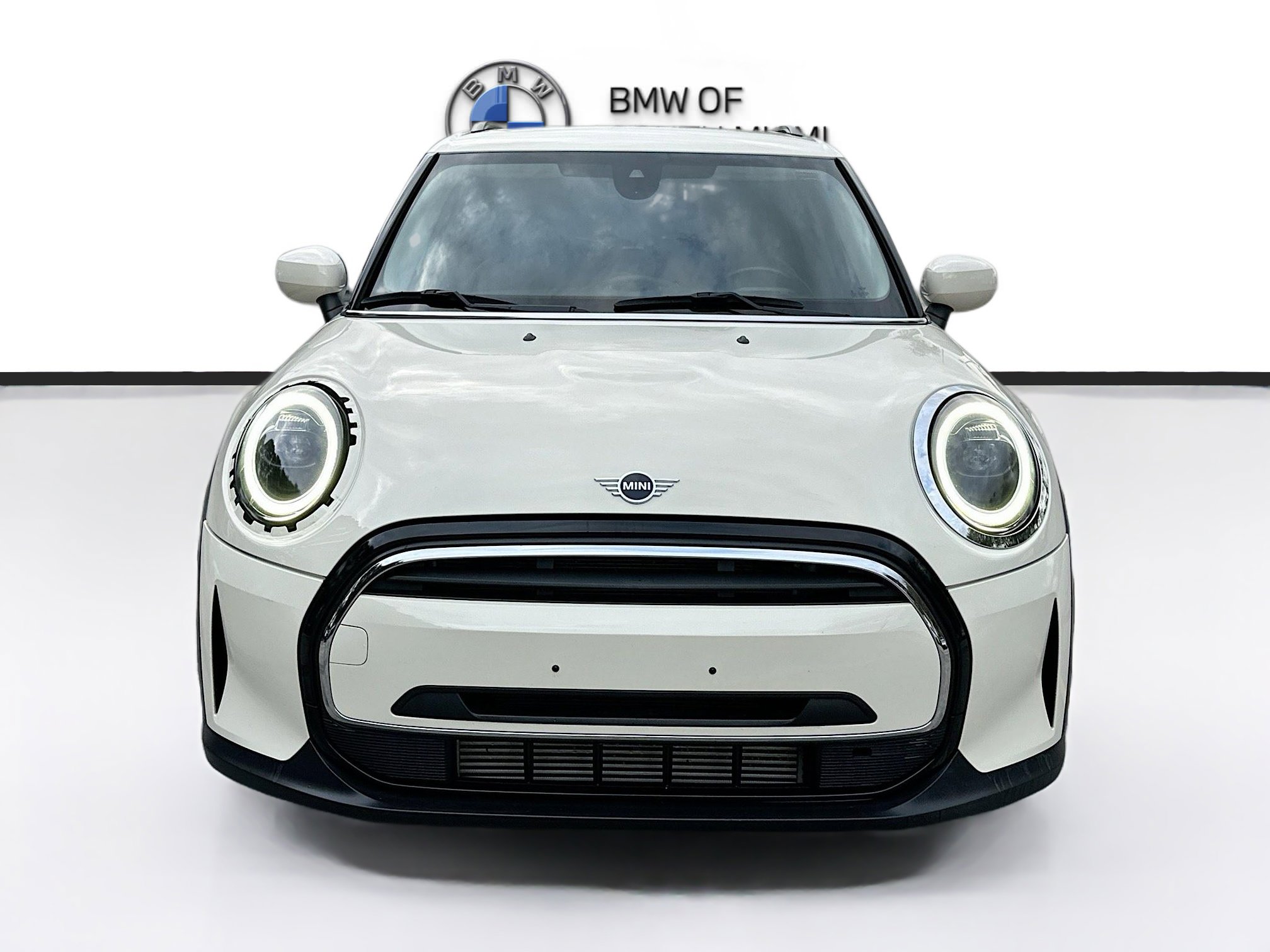 Used 2022 MINI Cooper 4-Door Hardtop image 2