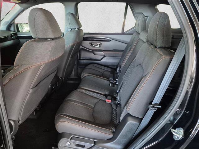 Used 2025 Honda Pilot Sport image 19