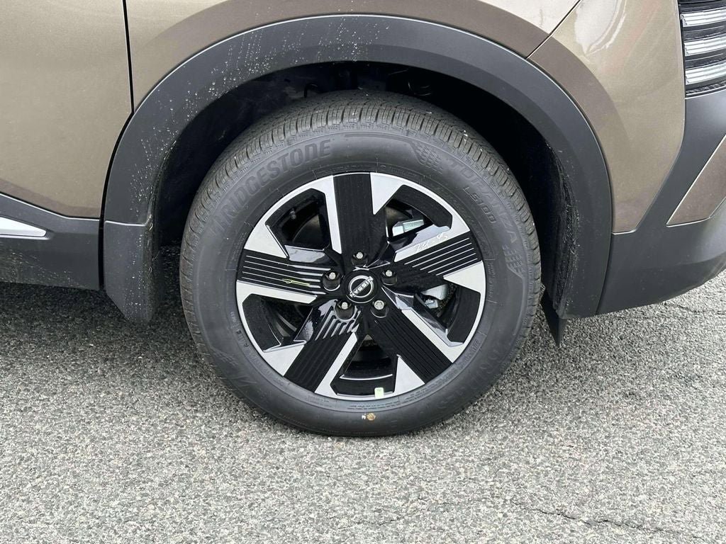 New 2026 Nissan Kicks SV w/ SV Premium Package AWD/4WD image 7