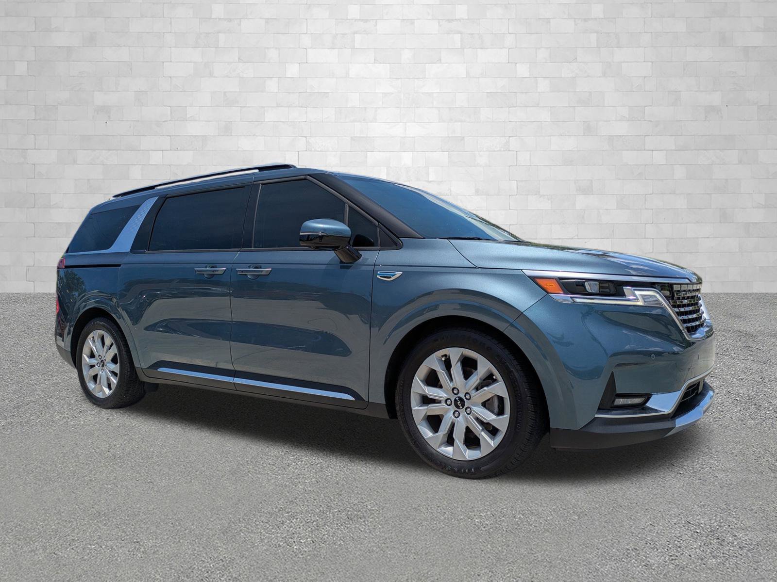 Used 2022 Kia Carnival SX FWD image 1