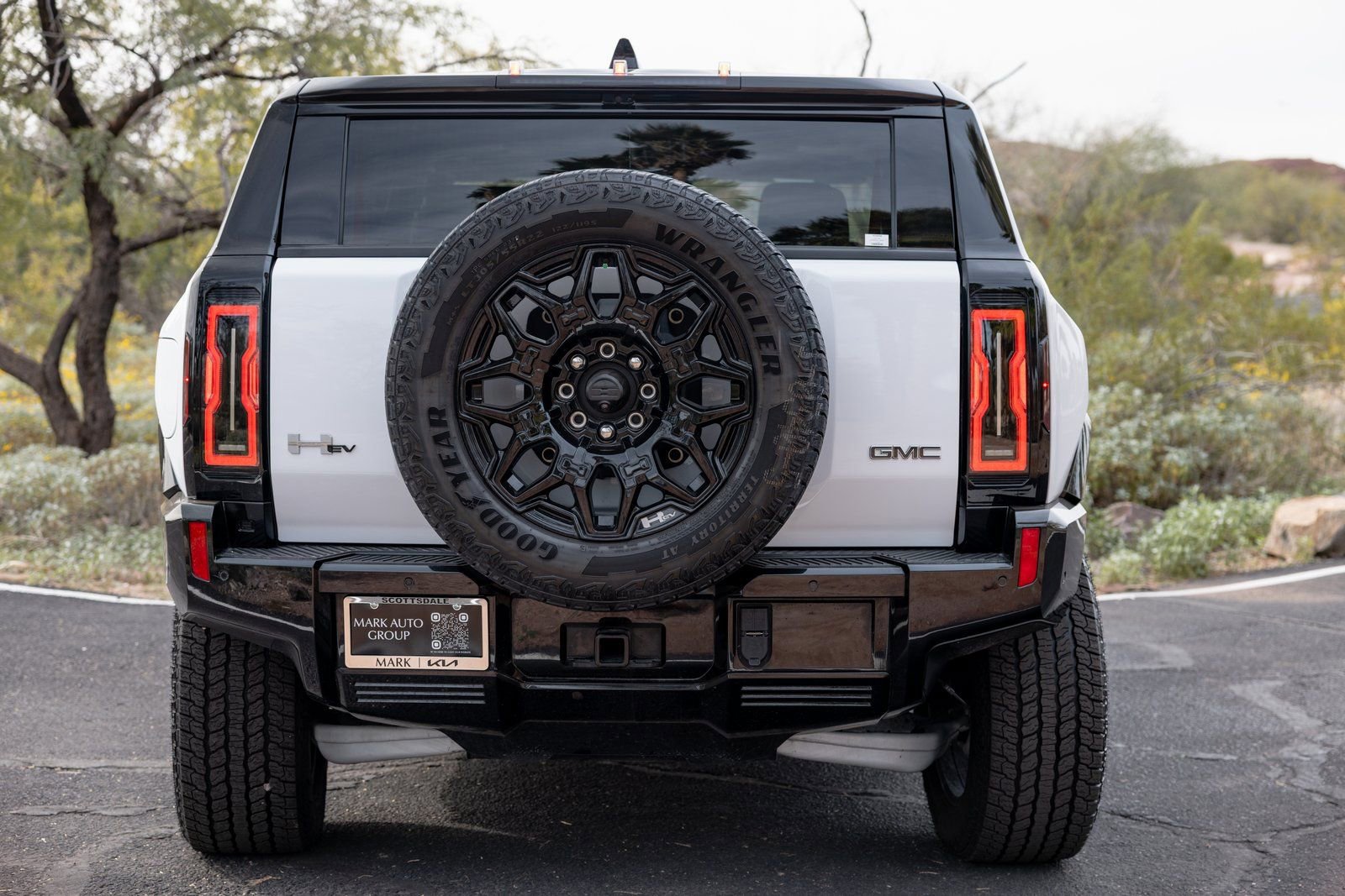 Used 2025 GMC Hummer EV 2X image 12