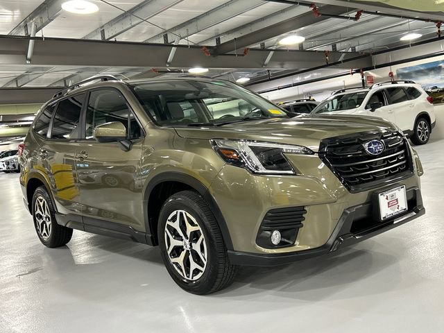 Used 2023 Subaru Forester Premium image 1