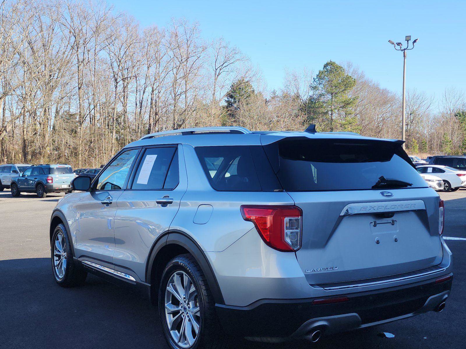 Used 2021 Ford Explorer Limited w/ Equipment Group 301A image 3