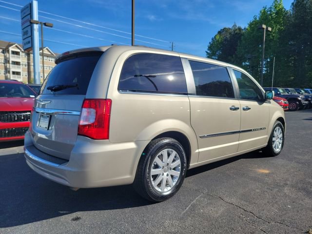 Certified 2016 Chrysler Town & Country Touring w/ Driver Convenience Group image 6