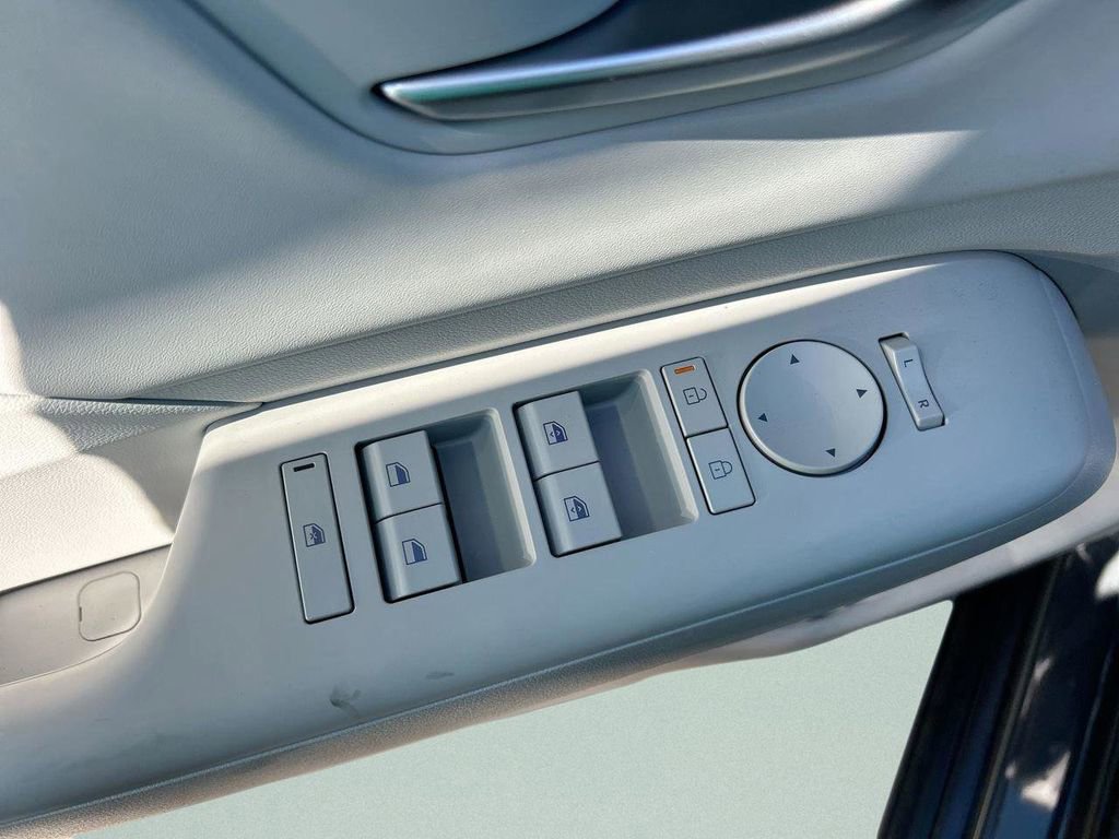 New 2026 Hyundai Kona SEL Premium image 3