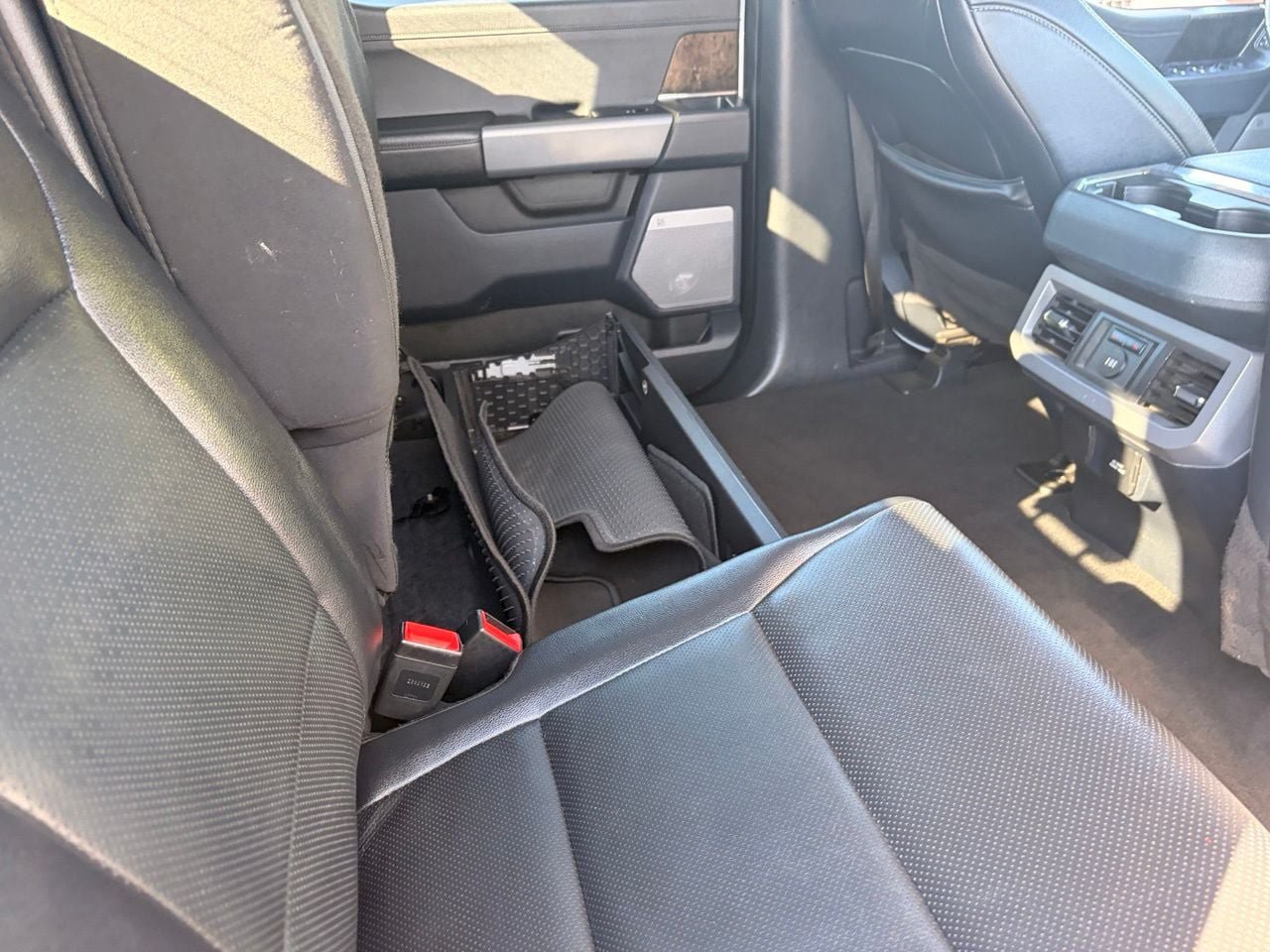 Used 2023 Ford F250 Lariat w/ Sport Appearance Package AWD/4WD image 15