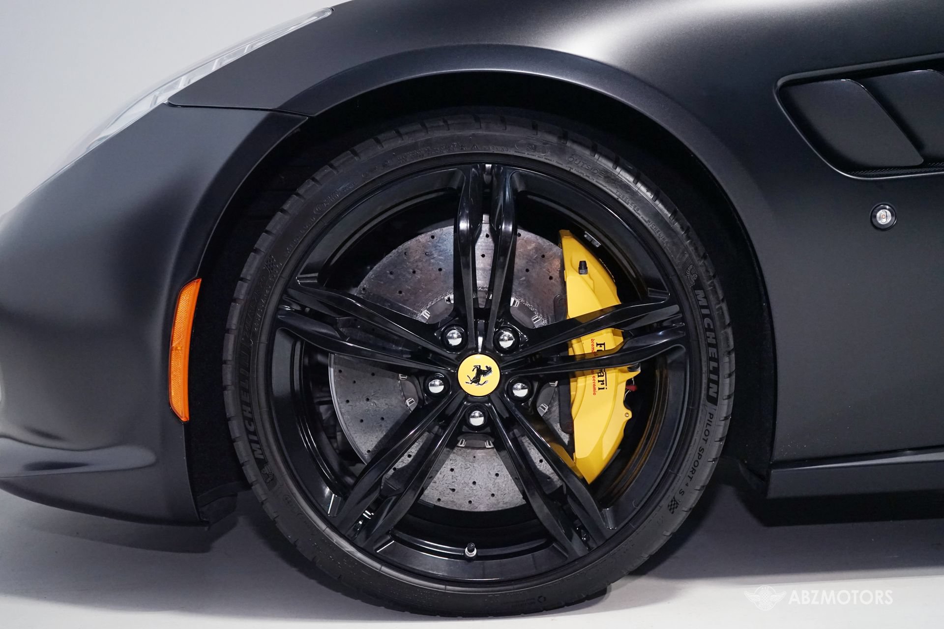 Used 2018 Ferrari GTC4Lusso AWD/4WD image 34