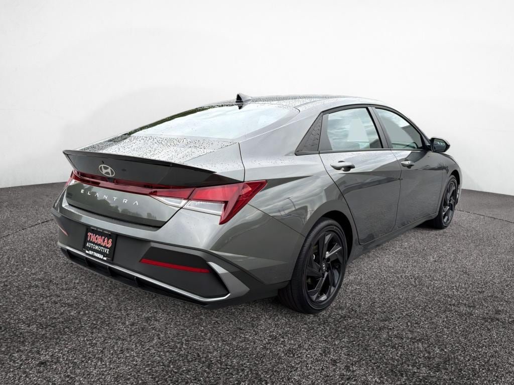 New 2026 Hyundai Elantra SEL Sport FWD image 7