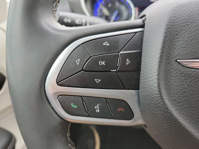 Used 2024 Chrysler Pacifica Touring-L image 27