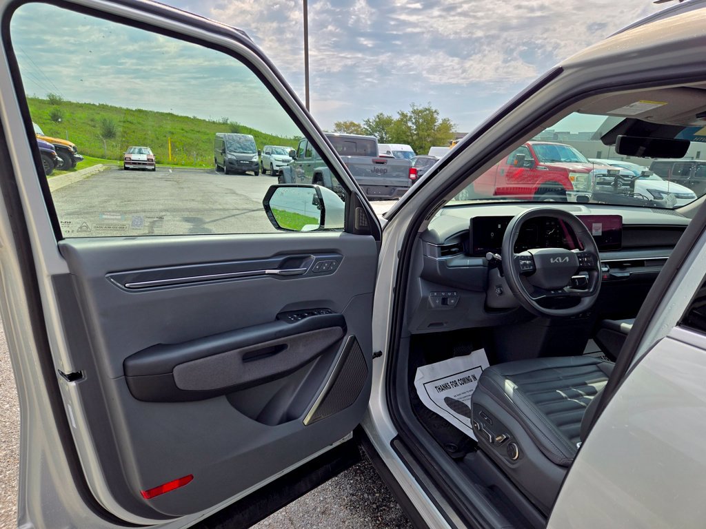 Used 2026 Kia EV9 Land AWD/4WD image 11