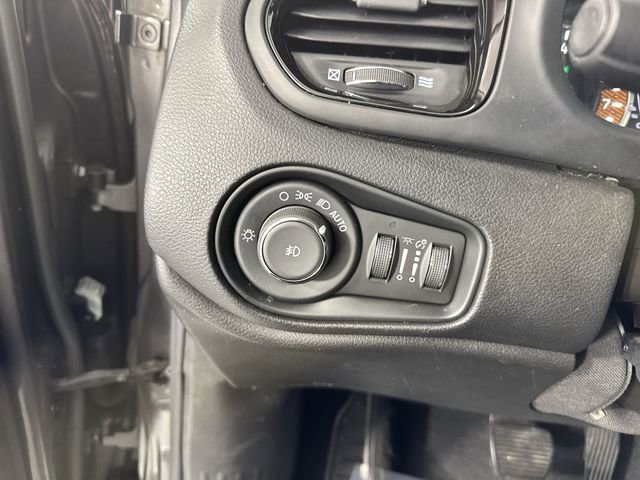 Used 2020 Jeep Renegade Altitude FWD image 13