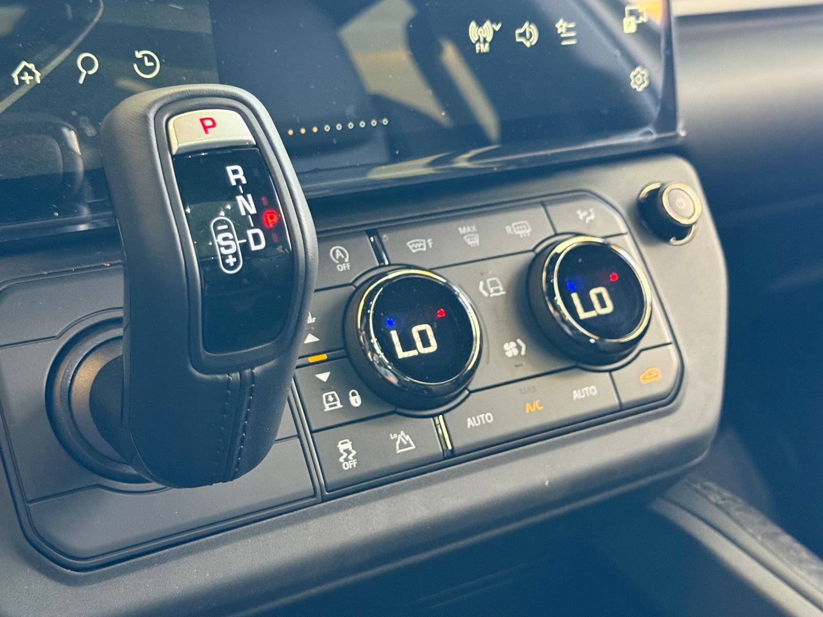 New 2026 Land Rover Defender 110 OCTA AWD/4WD image 18